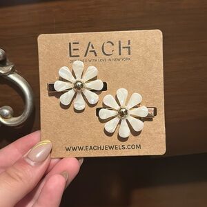 Daisy Flower Gold Hair Clips by Each Jewels